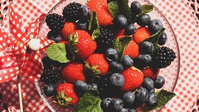 Frozen Berries: A simple and refreshing snack that couldn't be easier to make. Just freeze a bunch of berries and then pop them in your mouth whenever you need a cool and refreshing burst of flavour. Perfect for a mid-afternoon pick-me-up or as a sweet treat after dinner. (Pexels) Frozen Berries: A simple and refreshing snack that couldn't be easier to make. Just freeze a bunch of berries and then pop them in your mouth whenever you need a cool and refreshing burst of flavour. Perfect for a mid-afternoon pick-me-up or as a sweet treat after dinner. (Pexels)
