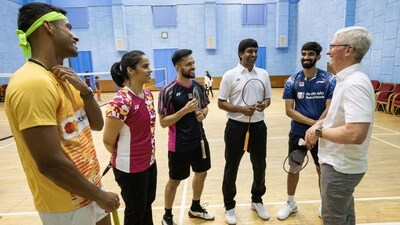 Apple CEO Tim Cook interacting with Pullela Gopichand, Saina Nehwal and others. (Twitter/@tim_cook) Apple CEO Tim Cook interacting with Pullela Gopichand, Saina Nehwal and others. (Twitter/@tim_cook)
