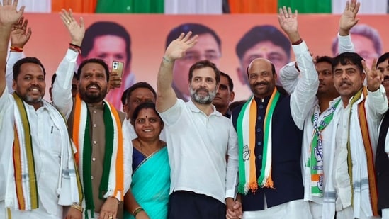 Congress leader Rahul Gandhi with party leaders wave to the supporters during a mega rally at Humnabad, in Bidar (Karnataka Congress Twitter)