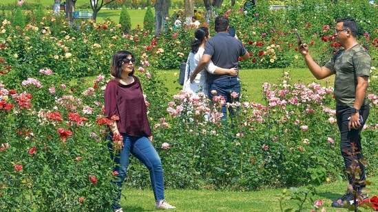 &nbsp;Scientists have linked the early onset of an intense summer to climate change, and say more than a billion people in India and neighbouring Pakistan are in some way vulnerable to the extreme heat.(HT Photo/Keshav Singh)