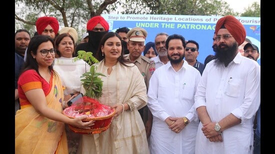 Punjab tourism minister Anmol Gagan Mann with others attending Punjabi cultural art fair organised by the Maharaja Dalip Singh Memorial Charitable Trust in Ludhiana on Wednesday. (HT Photo)