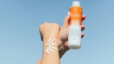 Protect your skin from the sun: Sun damage can cause dryness and premature ageing of the skin. Always use sunscreen with a high SPF to protect your skin. (Unsplash ) Protect your skin from the sun: Sun damage can cause dryness and premature ageing of the skin. Always use sunscreen with a high SPF to protect your skin. (Unsplash )