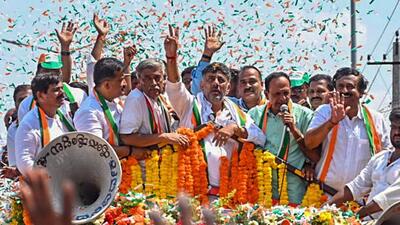 Karnataka Congress president DK Shivakumar shows a victory sign as he holds a campaign in support of party candidate BL Devaraj on Thursday. (ANI)