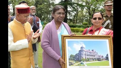 President Droupadi Murmu being welcomed on her visit to the Indian Institute of Advanced Studies, Shimla, on Thursday. She also threw open Rashtrapati Niwas at Mashobra to public. (HT Photo) President Droupadi Murmu being welcomed on her visit to the Indian Institute of Advanced Studies, Shimla, on Thursday. She also threw open Rashtrapati Niwas at Mashobra to public. (HT Photo)