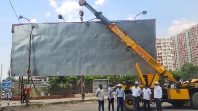 The sky sign department has formed special squads to detect illegal hoardings and remove them at the earliest. (HT PHOTO) The sky sign department has formed special squads to detect illegal hoardings and remove them at the earliest. (HT PHOTO)