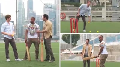 Andrew Garfield and Jamie Foxx were seen playing cricket in the small clip. Andrew Garfield and Jamie Foxx were seen playing cricket in the small clip.
