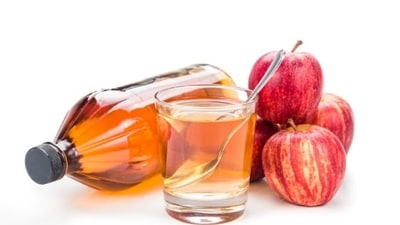 Apple cider vinegar: Dilute apple cider vinegar with water and apply it to the affected area with a cotton ball. Apple cider vinegar can help to reduce itching and inflammation. (Unsplash) Apple cider vinegar: Dilute apple cider vinegar with water and apply it to the affected area with a cotton ball. Apple cider vinegar can help to reduce itching and inflammation. (Unsplash)