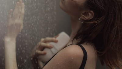 Avoid hot showers: Taking long, hot showers can make your skin dry and itchy. Opt for lukewarm water and try to limit your bath time to ten minutes. (Pexels) Avoid hot showers: Taking long, hot showers can make your skin dry and itchy. Opt for lukewarm water and try to limit your bath time to ten minutes. (Pexels)
