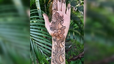 Arabic designs: These are characterized by bold, flowing lines and often incorporate geometric shapes and floral elements. (Pinterest) Arabic designs: These are characterized by bold, flowing lines and often incorporate geometric shapes and floral elements. (Pinterest)