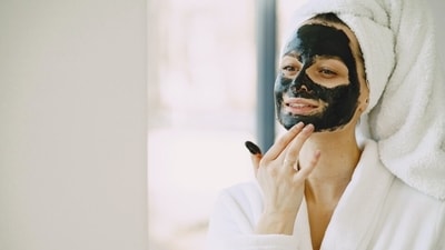 Use natural ingredients: Look for skincare products that contain natural ingredients like aloe vera, cucumber, and coconut oil. These have hydrating qualities, which can combat dry skin effectively. Use natural ingredients: Look for skincare products that contain natural ingredients like aloe vera, cucumber, and coconut oil. These have hydrating qualities, which can combat dry skin effectively. 