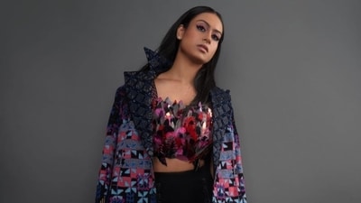 Nysa Devgan wore a crop top and thigh-high slit skirt by Manish Malhotra at LFW 2022. Nysa Devgan wore a crop top and thigh-high slit skirt by Manish Malhotra at LFW 2022.