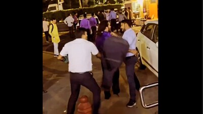 The purported video of the incident, shared by the artist Varun Dagar on his Instagram. (IG/varun_dagar03)
