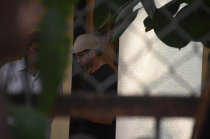 Hrithik Roshan at Aditya Chopra's residence. Hrithik Roshan at Aditya Chopra's residence.