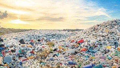 By adopting a RRR (Reduce, Reuse, Recycle) lifestyle, we can reduce the amount of plastic waste that flows into our oceans. (Shutterstock) By adopting a RRR (Reduce, Reuse, Recycle) lifestyle, we can reduce the amount of plastic waste that flows into our oceans. (Shutterstock)