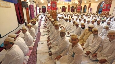 Devotees of the Dawoodi Bohra Community offer prayers on the eve of Eid-al-Fitr, in Bhopal on Friday. (ANI) Devotees of the Dawoodi Bohra Community offer prayers on the eve of Eid-al-Fitr, in Bhopal on Friday. (ANI)