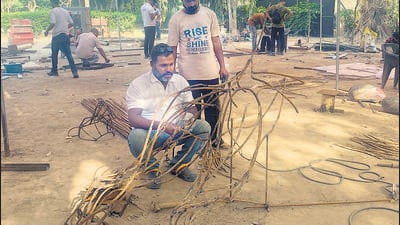 Artists work on a sculpture at Garhi Art Studio near East of Kailash, Delhi, on Friday. (HT Photo) Artists work on a sculpture at Garhi Art Studio near East of Kailash, Delhi, on Friday. (HT Photo)