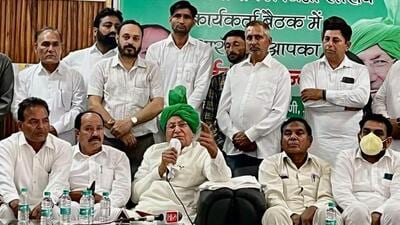 Indian National Lok Dal supremo and former Haryana chief minister Om Prakash Chautala addressing the media in Ambala on Friday. (HT Photo) Indian National Lok Dal supremo and former Haryana chief minister Om Prakash Chautala addressing the media in Ambala on Friday. (HT Photo)