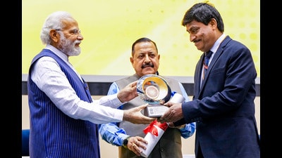 Prime Minister Narendra Modi confers the Prime Minister's Award for Excellence in Public Administration to Jammu and Kashmir Chief Secretary Arun Kumar Mehta for Mission Youth (J&K) during the valedictory session and awards ceremony on the occasion of 16th Civil Services Day, in New Delhi on Friday. (PTI)
