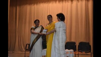 Prof Nishi Pandey being feted by IT College manager Dr ES Charles and Principal Dr V Prakash (HT Photo) Prof Nishi Pandey being feted by IT College manager Dr ES Charles and Principal Dr V Prakash (HT Photo)