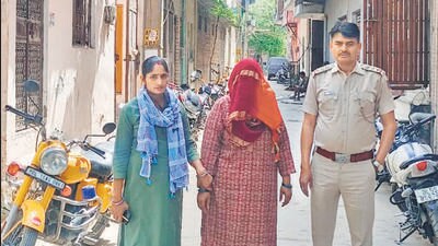 Sister of main accused, Vineet Pawar, in police custody. (HT Photo) Sister of main accused, Vineet Pawar, in police custody. (HT Photo)