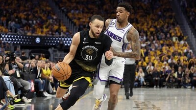 Stephen Curry #30 of the Golden State Warriors is guarded by Malik Monk #0 of the Sacramento Kings in the second half of Game Three of the Western Conference First Round Playoffs at Chase Center on April 20, 2023 in San Francisco, California. (Getty Images via AFP) Stephen Curry #30 of the Golden State Warriors is guarded by Malik Monk #0 of the Sacramento Kings in the second half of Game Three of the Western Conference First Round Playoffs at Chase Center on April 20, 2023 in San Francisco, California. (Getty Images via AFP)