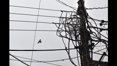 The UPPCL suspects that many households in the state are consuming electricity through ‘katiyas’ (illegally drawn wires) or using one valid electricity connection for more than one premises. (For Representation)