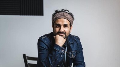 Vir Das responds to blue tick disappearing from his Twitter account.
