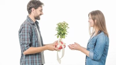 Post-pandemic, a growing number of single people are showing interest in dating someone who share their interest and love of house plants. (Freepik) Post-pandemic, a growing number of single people are showing interest in dating someone who share their interest and love of house plants. (Freepik)
