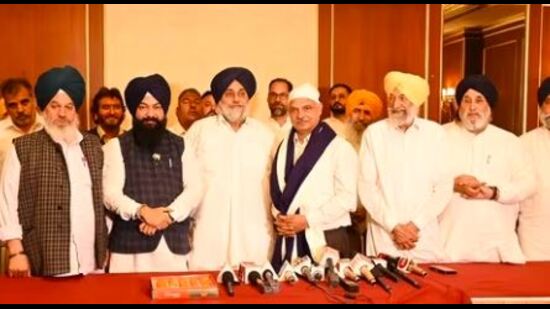 Dr Sukhwinder Kumar Sukhi with SAD president Sukhbir Singh Badal. (HT File Photo)