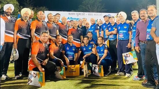 Players of the Punjab and Haryana High Court Justices XI and Punjab and Haryana High Court Advocates XI during the Gully Cricket Tournament at the Sector-16 Cricket Stadium on Thursday night. (HT Photo)
