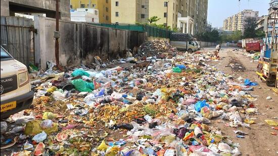 Uncleared garbage at survey number 5 Kondhwa Budruk Road. (HT PHOTO)