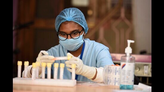 Union health secretary Rajesh Bhushan on Friday wrote a letter to the health secretaries of Haryana, Uttar Pradesh, Tamil Nadu, Rajasthan, Maharashtra, Kerala, Karnataka, and the government of NCT of Delhi in view of ‘consistent rise’ in Covid cases in the country. (HT file photo)