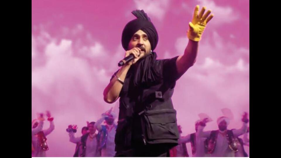 Punjabi singer Diljit Dosanjh performed at the epic California music festival. Bollywood celebs applauded on social media (Of course they did!).