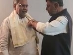 The video shows while Shivakumar fixing the pocket of Siddaramaiah's attire as the duo posed for photos. (Twitter/INCIndia)