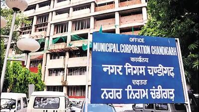 Chandigarh municipal corporation (MC) has yet to disburse the salaries of the staff deployed at 57 private parking lots in city’s Zone 2, which includes sectors 7, 8, 9, 17 and 22, besides Sukhna Lake. (HT file photo)