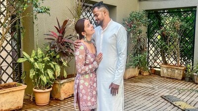 Devoleena Bhattacharjee posed with her husband Shanwaz Shaikh on Eid. Sharing pictures on Instagram, Devoleena wrote, "From US to You all Eid Mubarak." For the ocassion, Devoleena wore a pink outfit while Shanwaz was dressed in a white kurta-pyjama. Devoleena Bhattacharjee posed with her husband Shanwaz Shaikh on Eid. Sharing pictures on Instagram, Devoleena wrote, "From US to You all Eid Mubarak." For the ocassion, Devoleena wore a pink outfit while Shanwaz was dressed in a white kurta-pyjama.