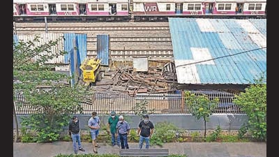 Following the residents’ complaints to the environment department, the Maharashtra Pollution Control Board (MPCB) on December 22, 2022 sent a letter to the additional general manager of WR with a copy to the residents. “You are requested to instruct the concerned contractor to take effective steps to minimise the noise pollution in that residential area,” said the letter, a copy of which is with HT. “Sand-blasting and painting activities shall be carried out in a closed area.” (Vijay Bate/HT Photo) Following the residents’ complaints to the environment department, the Maharashtra Pollution Control Board (MPCB) on December 22, 2022 sent a letter to the additional general manager of WR with a copy to the residents. “You are requested to instruct the concerned contractor to take effective steps to minimise the noise pollution in that residential area,” said the letter, a copy of which is with HT. “Sand-blasting and painting activities shall be carried out in a closed area.” (Vijay Bate/HT Photo)