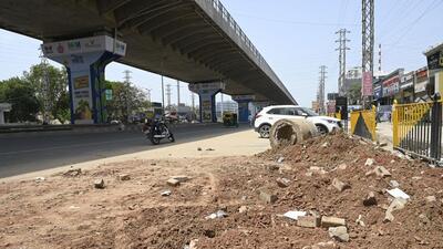 Gurugram, India-April 21, 2023: A view of the spot where a man was allegedly found dead inside a sewer manhole at Gurugram-Sohna road near Vatika Chowk, in Gurugram, India, on Friday, 21 April 2023. (Photo by Parveen Kumar/Hindustan Times)**To go with Leena's Story Gurugram, India-April 21, 2023: A view of the spot where a man was allegedly found dead inside a sewer manhole at Gurugram-Sohna road near Vatika Chowk, in Gurugram, India, on Friday, 21 April 2023. (Photo by Parveen Kumar/Hindustan Times)**To go with Leena's Story