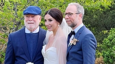 Kevin Sussman posing with his wife and his father. (Instagram)
