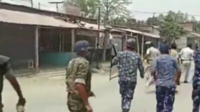 Police said that as the news spread, an irate mob blocked the road by burning tyres and attacked cops with bricks (Twitter/screengrab)