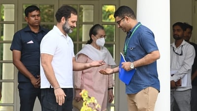 Rahul Gandhi handover his residence to officials in the presence of Sonia Gandhi Photo Vipin Kumar Rahul Gandhi handover his residence to officials in the presence of Sonia Gandhi Photo Vipin Kumar