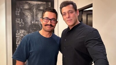 Salman Khan and Aamir Khan posed for a photo on Eid. Salman Khan and Aamir Khan posed for a photo on Eid.