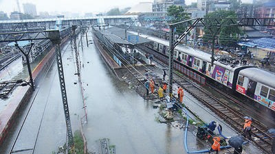 Thane, India - July 19, 2021: Thane railway station completed inundated due to incessant rains since morning, in Thane, Mumbai, India, on Monday, July 19, 2021. (Praful Gangurde / HT Photo ) (HT PHOTO) Thane, India - July 19, 2021: Thane railway station completed inundated due to incessant rains since morning, in Thane, Mumbai, India, on Monday, July 19, 2021. (Praful Gangurde / HT Photo ) (HT PHOTO)
