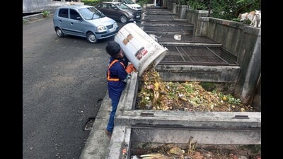The ward includes four bulk waste generator societies, including Pushpak Society, Progressive Society, BSNL Society and Kendriya Vihar Society, which produce over 984 kg (around 1 metric tonne) of wet waste daily. (HT Photo) The ward includes four bulk waste generator societies, including Pushpak Society, Progressive Society, BSNL Society and Kendriya Vihar Society, which produce over 984 kg (around 1 metric tonne) of wet waste daily. (HT Photo)