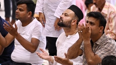 People seen offering namaz at a mosque on Eid. (HT Photo)