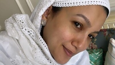 Gauahar Khan posted a selfie on her Instagram Stories. The actor smiled as she was dressed in a white outfit. She wrote, "Eid namaz done, now I can wish, Eid Mubarak! May the Almighty bless all of humankind! Ameen!" She also wrote, "Thank you jaanu! Love my Eidi! @zaid_darbar." Gauahar Khan posted a selfie on her Instagram Stories. The actor smiled as she was dressed in a white outfit. She wrote, "Eid namaz done, now I can wish, Eid Mubarak! May the Almighty bless all of humankind! Ameen!" She also wrote, "Thank you jaanu! Love my Eidi! @zaid_darbar."