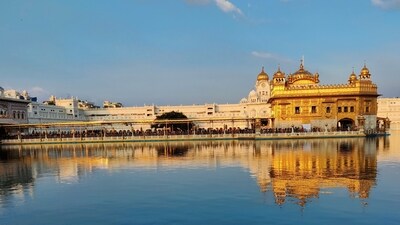Amritsar's Golden Temple is a popular tourist attraction that draws visitors from around the world. However, the city's hot summer weather can be quite uncomfortable, making it difficult to fully enjoy your trip. For a more pleasant experience, it is best to plan your visit during the cooler months of winter and spring, when the temperature is much more comfortable. (Unsplash)
