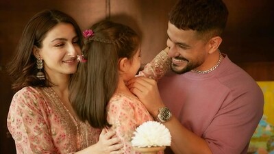 Soha Ali Khan wished her fans on Instagram on Eid with a bunch of family photos. The pictures also featured her husband-actor Kunal Kemmu and their daughter Inaaya Naumi Kemmu. While Soha and Inaaya twinned in a peach outfit, Kunal was seen in a pink T-shirt and pants. Soha captioned the post, “Wishing you a joyful Eid filled with happiness peace success and good health!!” Soha Ali Khan wished her fans on Instagram on Eid with a bunch of family photos. The pictures also featured her husband-actor Kunal Kemmu and their daughter Inaaya Naumi Kemmu. While Soha and Inaaya twinned in a peach outfit, Kunal was seen in a pink T-shirt and pants. Soha captioned the post, “Wishing you a joyful Eid filled with happiness peace success and good health!!”