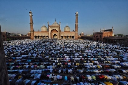 Muslims offer 'Eid' prayers at Jama Masjid in Old Delhi on Saturday. (HT Photo/Raj K Raj) Muslims offer 'Eid' prayers at Jama Masjid in Old Delhi on Saturday. (HT Photo/Raj K Raj)