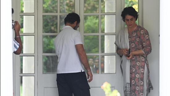Congress leader Rahul Gandhi locks the doors of the government bungalow at 12 Tuglak Lane in New Delhi on Saturday. (Vipin Kumar/HT photo)
